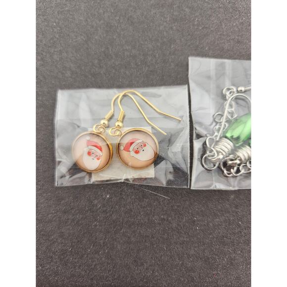 Holiday Earrings Set Of 2 Pair Santa Christmas Lights Dangle Drop Hook - Picture 3 of 4